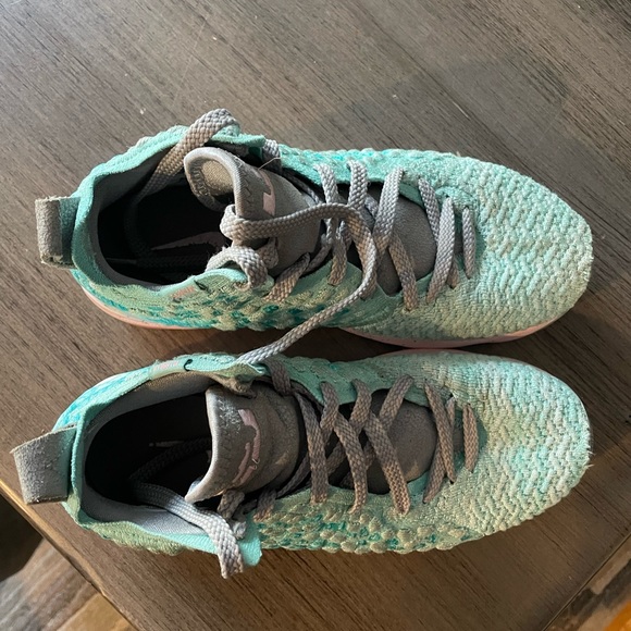 Nike Kids LeBron 17 GS “South Beach” sneakers - size 5.5 - Picture 4 of 6